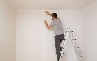 Glasweefselbehang aanbrengen.